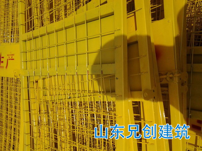 施工電梯防護(hù)門(mén)